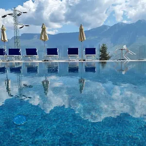 https://village-hotel-lucia.it-lombardy.com