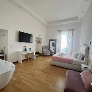 Caracciolo Beb Couette-café